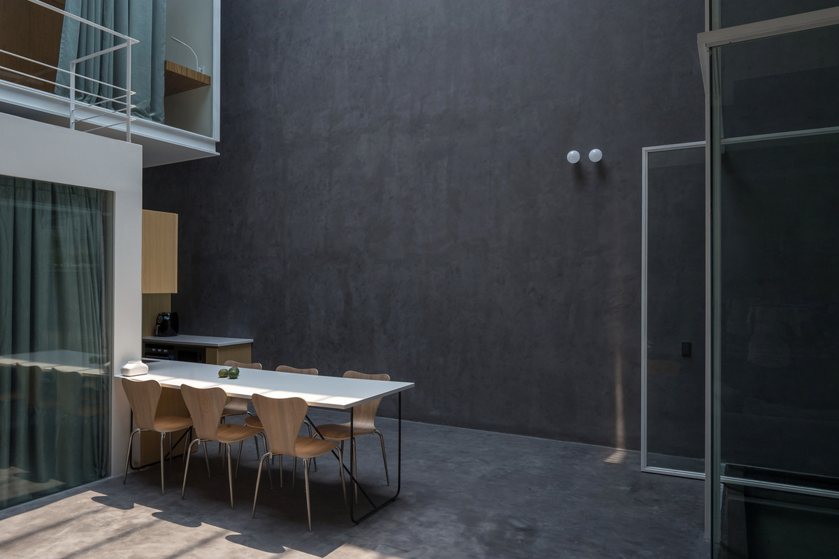  Thiết kế nhà hướng tới sự đơn giản, hiện đại, được thể hiện qua việc tối giản đồ nội thất, đảm bảo đủ tiện nghi. Ảnh: Hoang Le