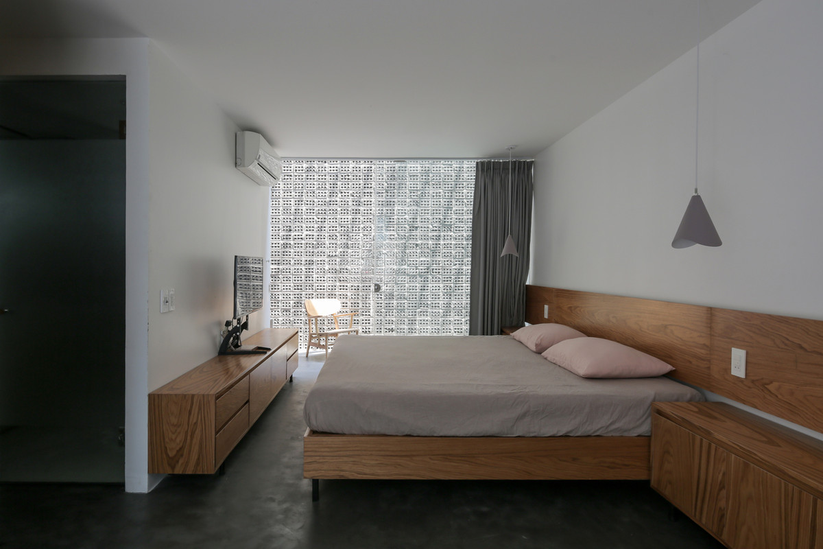 Không gian phòng ngủ tối giản nhưng thoáng đãng. Ảnh: Hoang Le