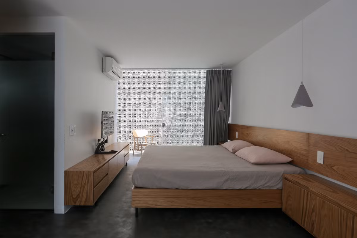 Không gian phòng ngủ tối giản nhưng thoáng đãng. Ảnh: Hoang Le