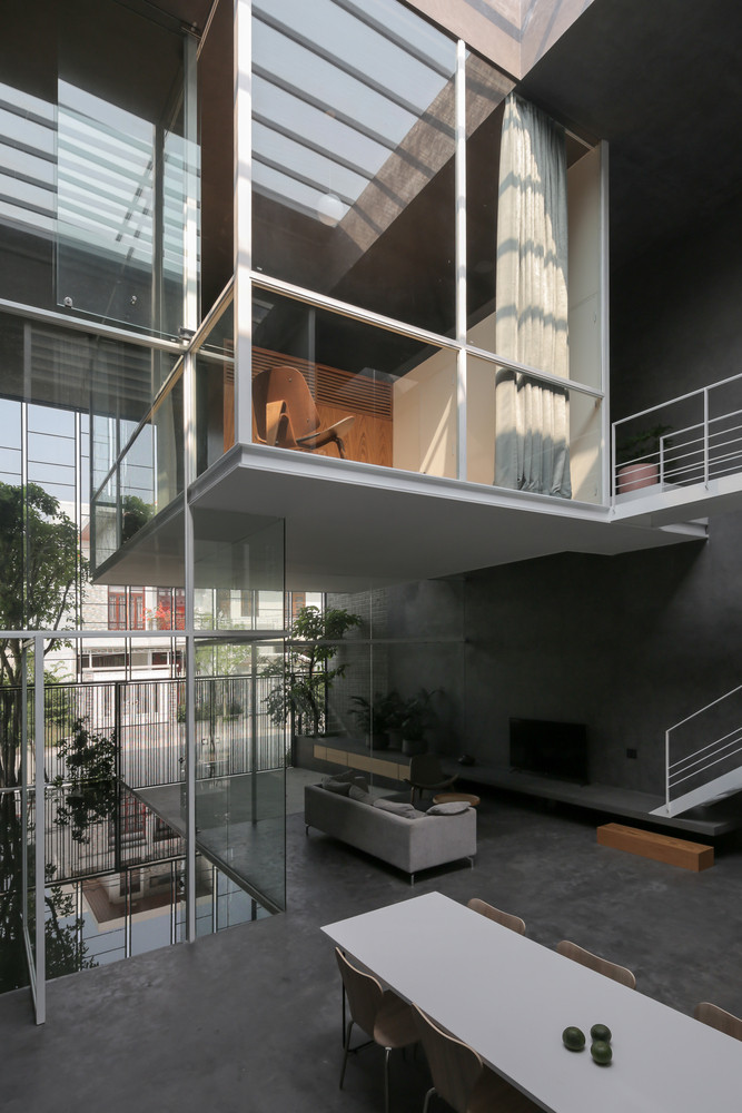 Giải pháp này giúp không gian liên thông, tăng cường thông gió tự nhiên và tăng tương tác giữa các thành viên trong gia đình. Ảnh: Hoang Le