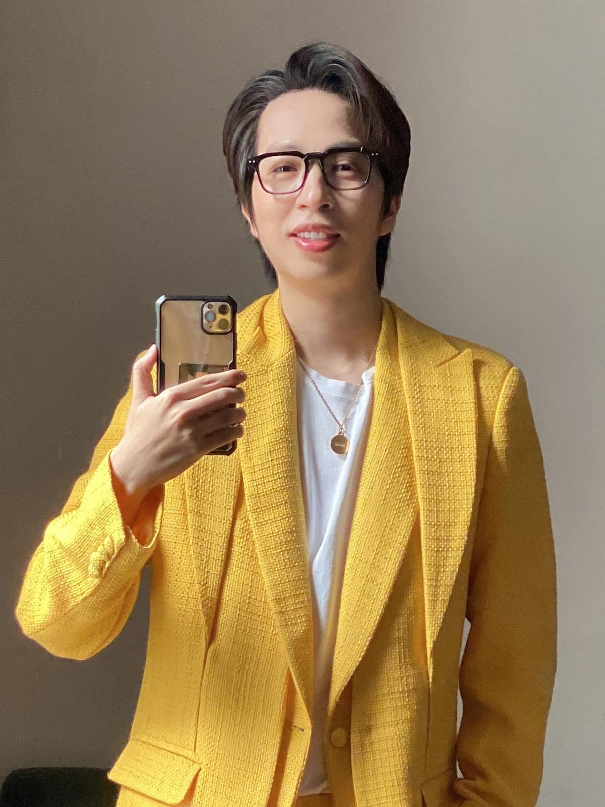 Ngoài việc livestream, streamer ViruSs còn tham gia công việc kinh doanh trên nhiều lĩnh vực. Theo thông tin từ hệ thống đăng ký kinh doanh quốc gia, ViruSs hiện là người đại diện pháp luật của Công ty TNHH VR Studio (VR Studio), Công ty TNHH công nghệ và giải pháp AIVORA, Hộ kinh doanh Đặng Tiến Hoàng. Ảnh: FBNV