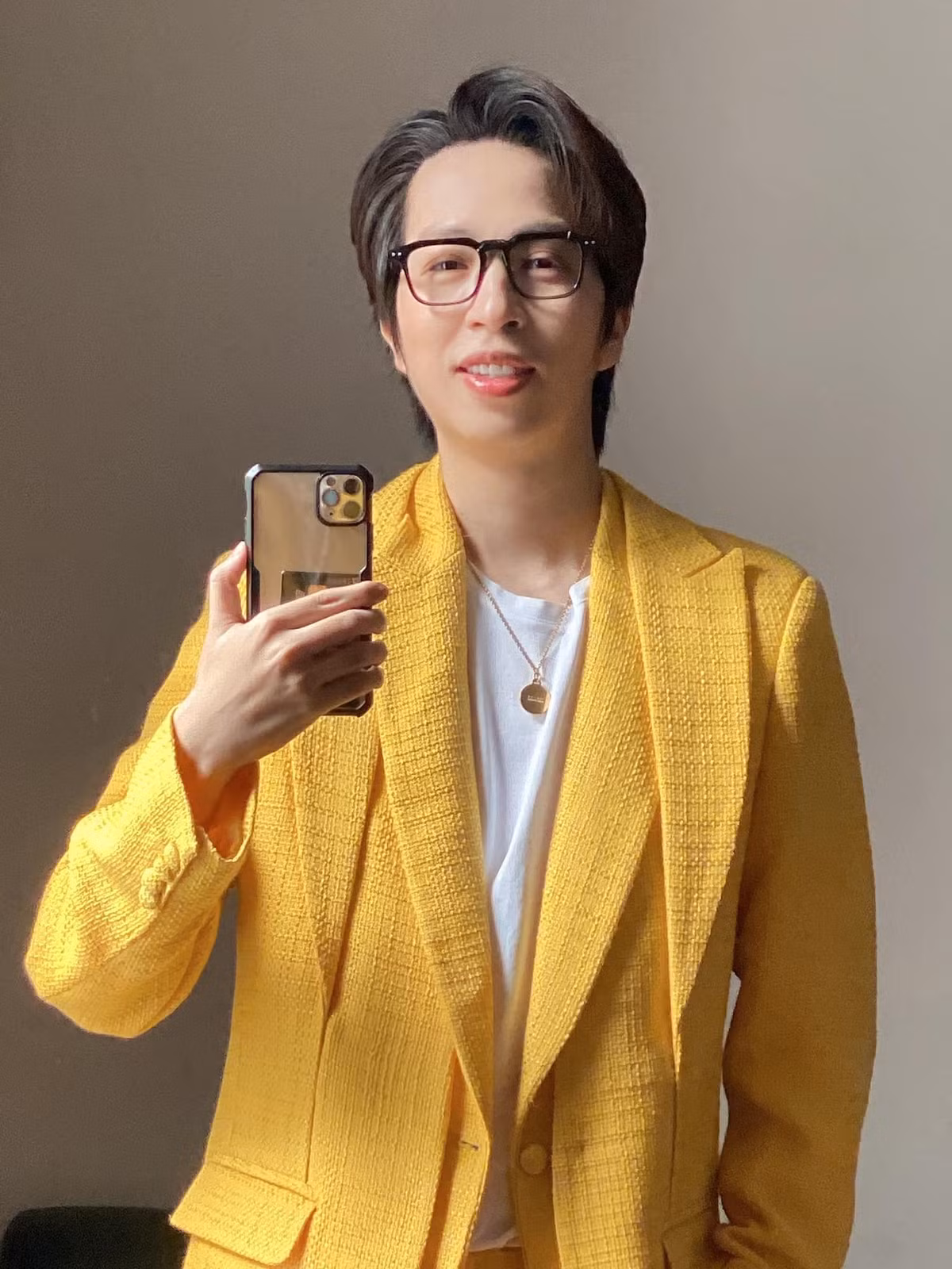 Ngoài việc livestream, streamer ViruSs còn tham gia công việc kinh doanh trên nhiều lĩnh vực. Theo thông tin từ hệ thống đăng ký kinh doanh quốc gia, ViruSs hiện là người đại diện pháp luật của Công ty TNHH VR Studio (VR Studio), Công ty TNHH công nghệ và giải pháp AIVORA, Hộ kinh doanh Đặng Tiến Hoàng. Ảnh: FBNV