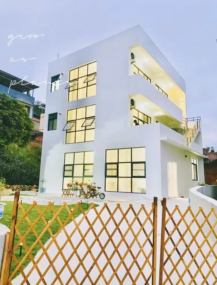 Cặp đôi sớm chuẩn bị cho mình một nơi lý tưởng để nghỉ dưỡng và tận hưởng cuộc sống sau khi nghỉ hưu. Ảnh: Sohu