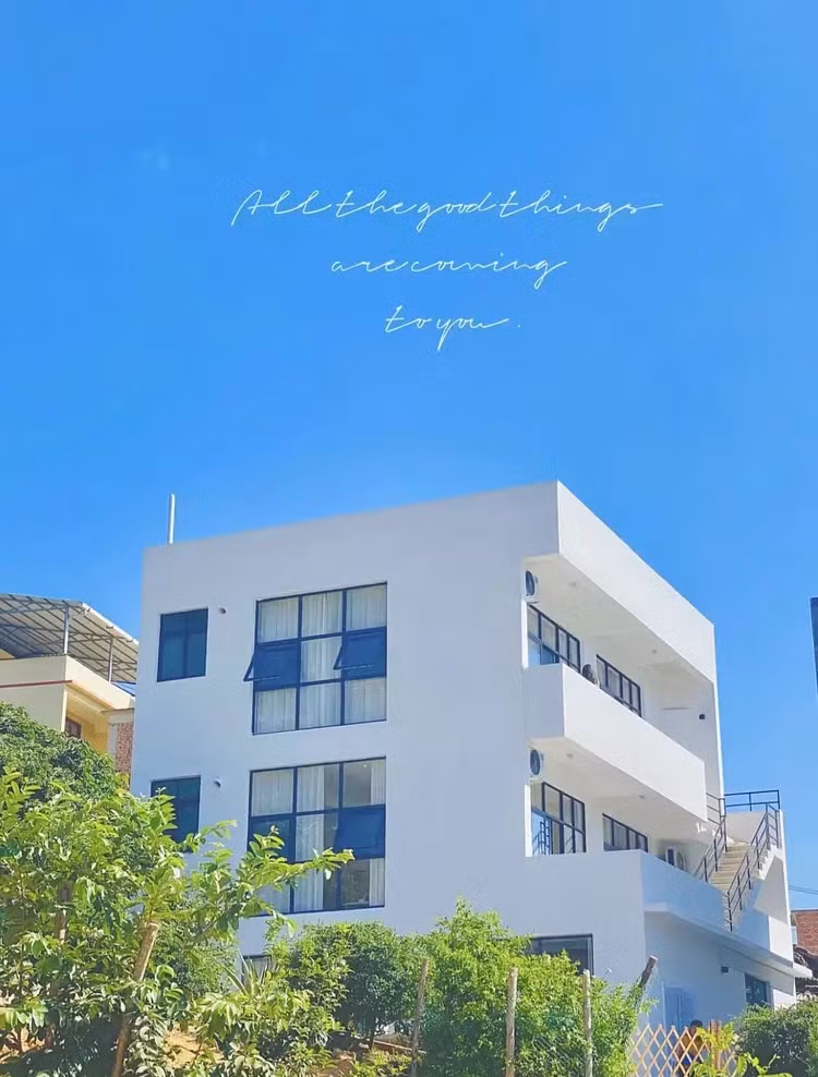 Tại nhiều thành phố lớn ở Trung Quốc, 500.000 NDT (khoảng 1,8 tỷ VND) có thể chỉ đủ để trả tiền đặt cọc cho một căn hộ nhỏ. Tuy nhiên, Tiểu Ngư và chồng cô đã sử dụng số tiền này để xây một ngôi nhà có tổng diện tích 370m2 tại quê nhà ở làng Hỏa Tinh, Bắc Hải, Quảng Tây. Ảnh: Sohu