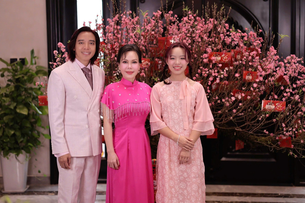 Cành đào nở hoa rực rỡ. Ảnh: FB Việt Hương