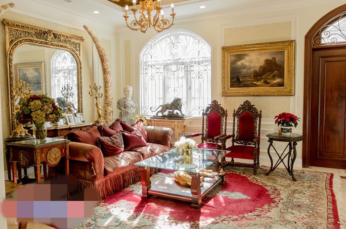 Nàng hậu tiếc ngôi nhà kỷ niệm nhưng không còn người thân nào ở Việt Nam giúp trông nom. Ảnh: Vietnamnet