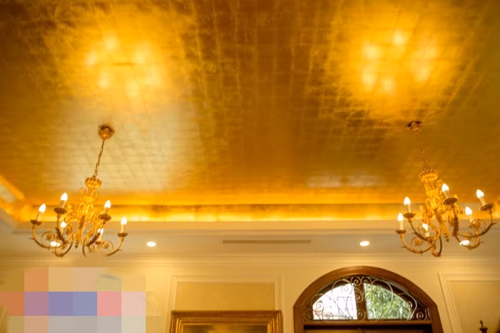 Nhiều chi tiết trong biệt thự "dát vàng" lộng lẫy. Ảnh: Vietnamnet