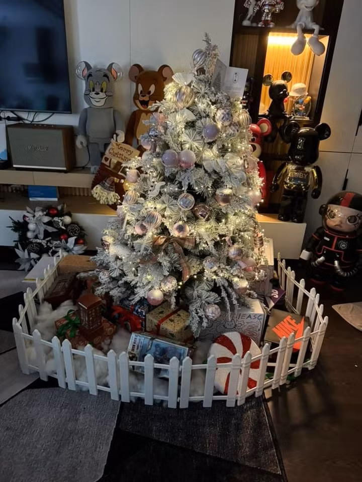 Căn hộ của Văn Toàn khá rộng rãi, sử dụng tông màu trắng chủ đạo. Ảnh: FB Nguyễn Văn Toàn