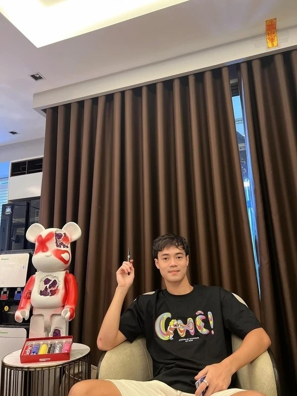 Trong nhà, cầu thủ quê Hải Dương bài trí nhiều đồ dùng đắt tiền. Ảnh: FB Nguyễn Văn Toàn