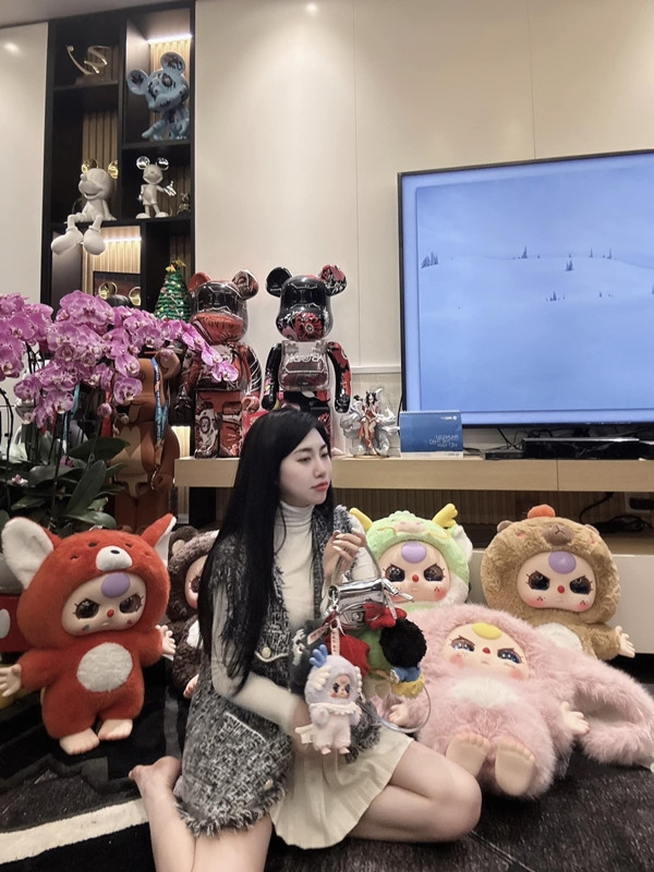 Mới đây, nam cầu thủ khiến khán giả ngã ngửa khi để lộ hình ảnh về căn penthouse tiền tỷ giữa lòng Hà Nội. Hình ảnh được em gái Văn Toàn chia sẻ trên mạng xã hội. Ảnh: FBNV