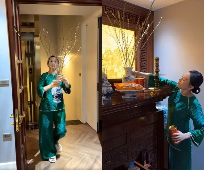 Nữ diễn viên tự tay cắm bình hoa đào bày biện lên bàn thờ. Ảnh chụp màn hình