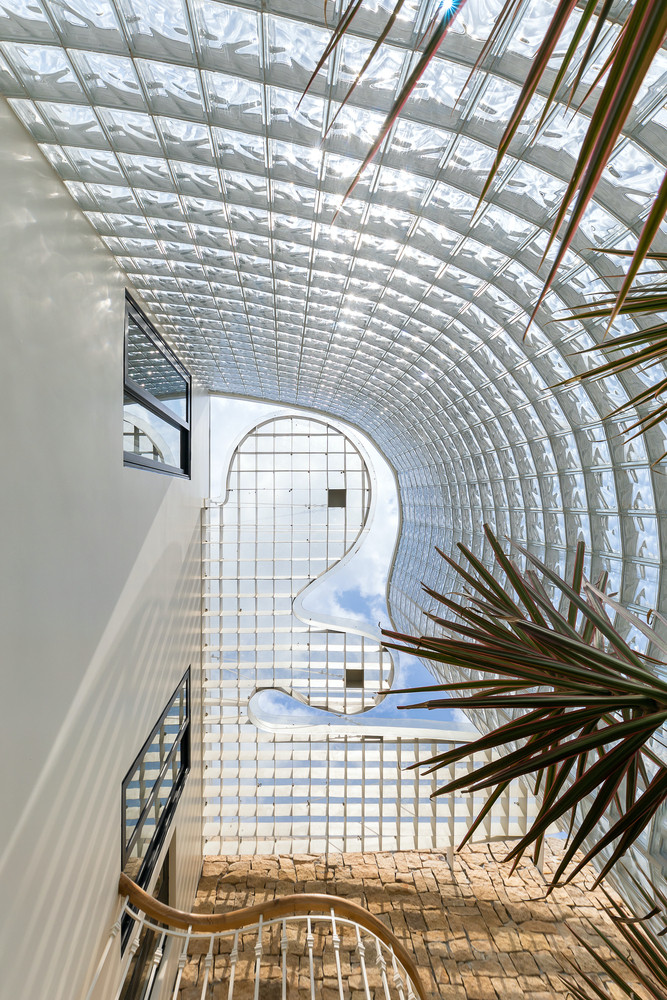 Điều này đòi hỏi độ chính xác cao trong quá trình thực hiện kết cấu và kỹ thuật lắp ráp để đảm bảo cả tính thẩm mỹ và an toàn. Ảnh: MinqBui