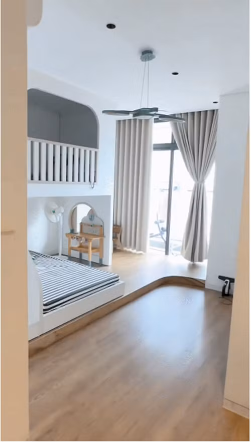 Phòng ngủ của 2 con tuy nhỏ hơn nhưng cũng lên đến 50 - 60m2. Ảnh chụp màn hình