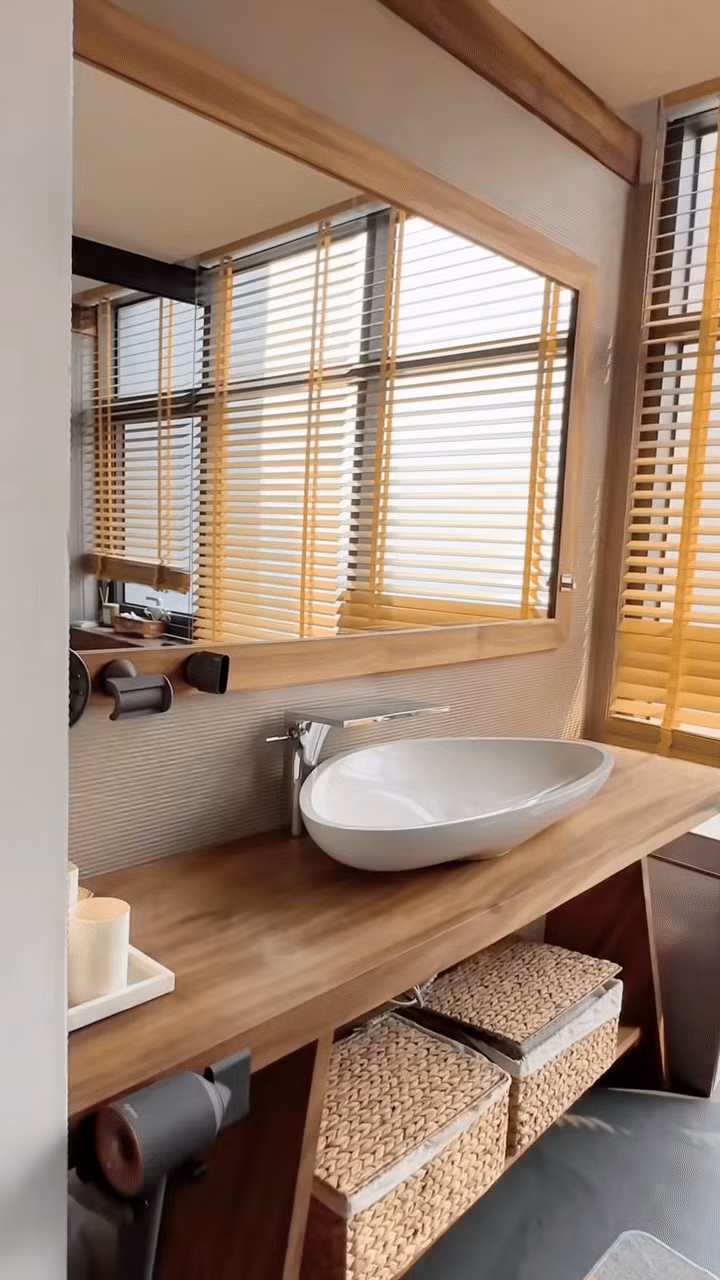 Phòng tắm tiện nghi như trong resort. Ảnh chụp màn hình