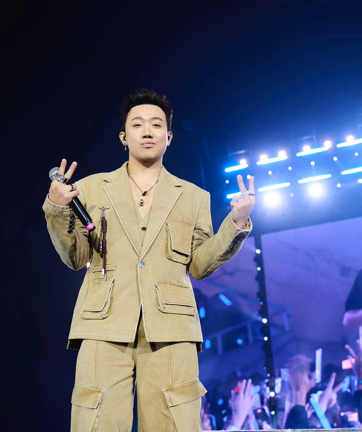 Ngoài tham gia gameshow, dẫn chương trình, MC Trấn Thành còn được các nhãn hàng booking trên mạng xã hội để quảng bá sản phẩm. Ảnh: FB Trấn Thành