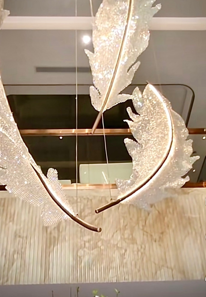 Do 2 vợ chồng nghệ sĩ đều hoạt động nghệ thuật nên Hoài Phương ưu tiên dùng những hoạ tiết như lông vũ, nốt nhạc, phím đàn piano... trang trí khắp nhà. Ảnh: FBNV