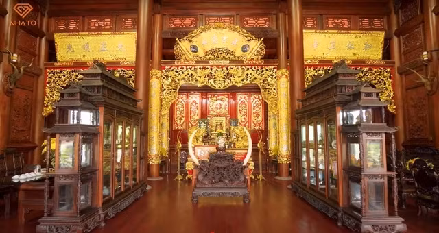 Không gian thờ tự trang trọng. Ảnh chụp màn hình NhaTo