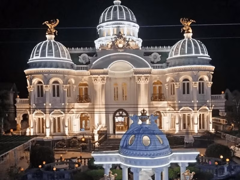 Chủ nhân của căn biệt thự là ông Trịnh Đình Xuân, một doanh nhân hoạt động trong lĩnh vực sản xuất vật liệu xây dựng. Ảnh: Odditycentral