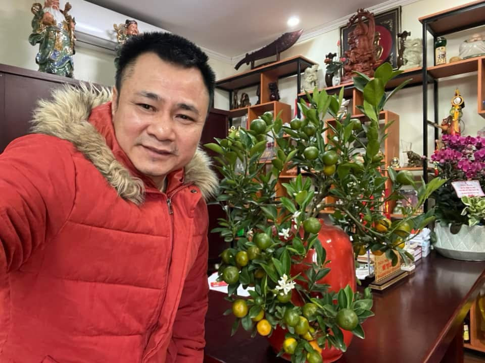 Nam nghệ sĩ cũng vẫn mê quất truyền thống. Ảnh: FBNV