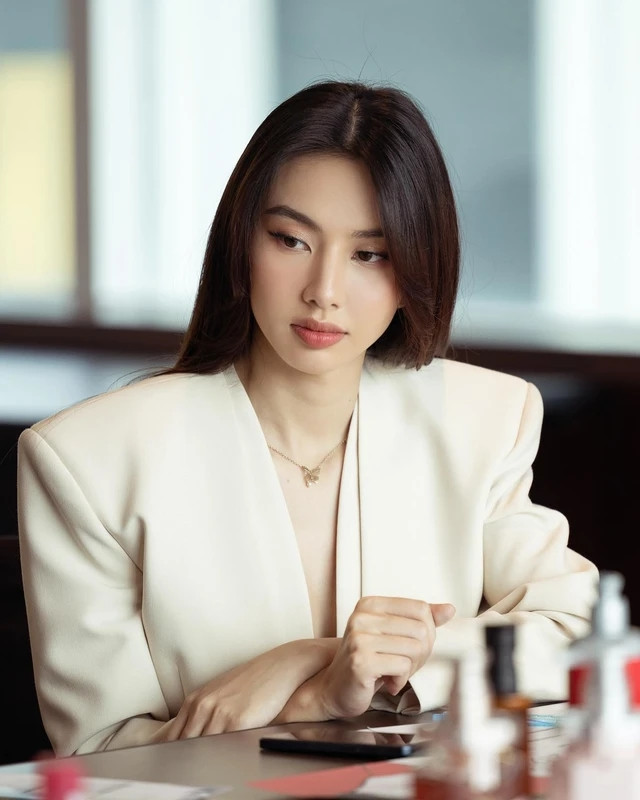 Theo thống kê từ SocialBlade, doanh thu kênh YouTube của Thùy Tiên nằm ở mức gần 3 tỷ đồng. Cụ thể, doanh thu từ YouTube của Hoa hậu Thùy Tiên dao động từ 70 - 1.100 USD (khoảng 1,8 triệu đồng - 28 triệu đồng) mỗi tháng. Ảnh: Người lao động