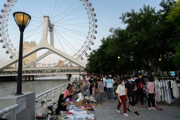 Zhang tốt nghiệp Đại học Nam Khai năm 2005, nơi anh bắt đầu theo học ngành vi điện tử trước khi chuyển sang chuyên kỹ thuật phần mềm. Ảnh: Getty