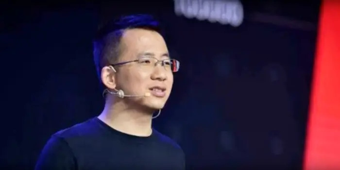 Sau khi tốt nghiệp đại học, Zhang làm việc tại một công ty khởi nghiệp đặt vé du lịch trực tuyến có tên là Kuxun. Lúc đầu, Zhang là kỹ sư nhưng sang năm thứ 2 làm việc tại công ty, Zhang quản lý 40 - 50 người. Ảnh: YouTube