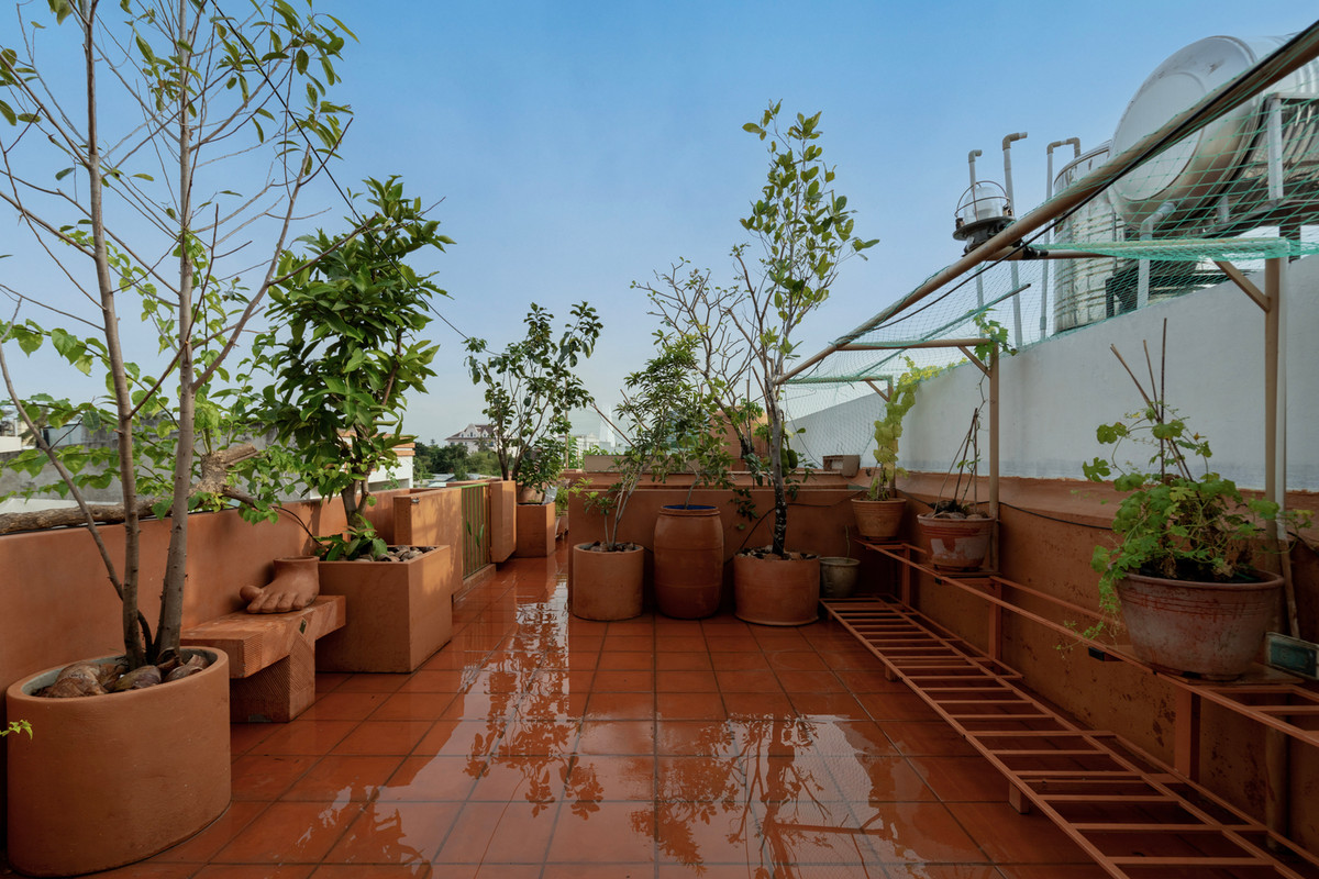 Không gian này giúp lấy gió tự nhiên và đóng vai trò như điểm kết nối lý tưởng giữa con người và thiên nhiên. Ảnh: Nguyễn Nhật Anh Chương