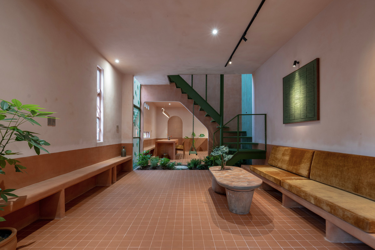 Ngôi nhà bằng đất nung là sự kết hợp giữa quá khứ và hiện tại. Ảnh: Nguyễn Nhật Anh Chương