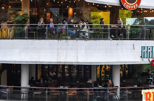 Từ tầng 2 đến tầng 5 của tòa nhà là các nhà hàng, quán cà phê. Ảnh: Vietnamnet