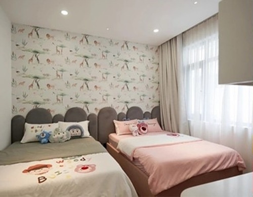 Trong phòng ngủ các con, Diệp Lâm Anh không chọn giường tầng vì sợ các con leo trèo nguy hiểm. Ảnh: FBNV