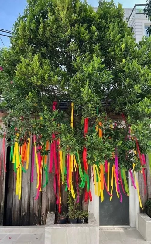 Tổ ấm của vợ chồng Hà Tăng được xây dựng, thiết kế với hai tông màu chủ đạo đen và trắng. Ảnh: FBNV