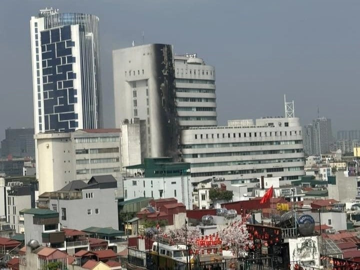 Hà Nội: Cháy lớn tại tòa nhà 18 tầng ở Thái Hà - Hình 3 Ha Noi: Chay lon tai toa nha 18 tang o Thai Ha-Hinh-3