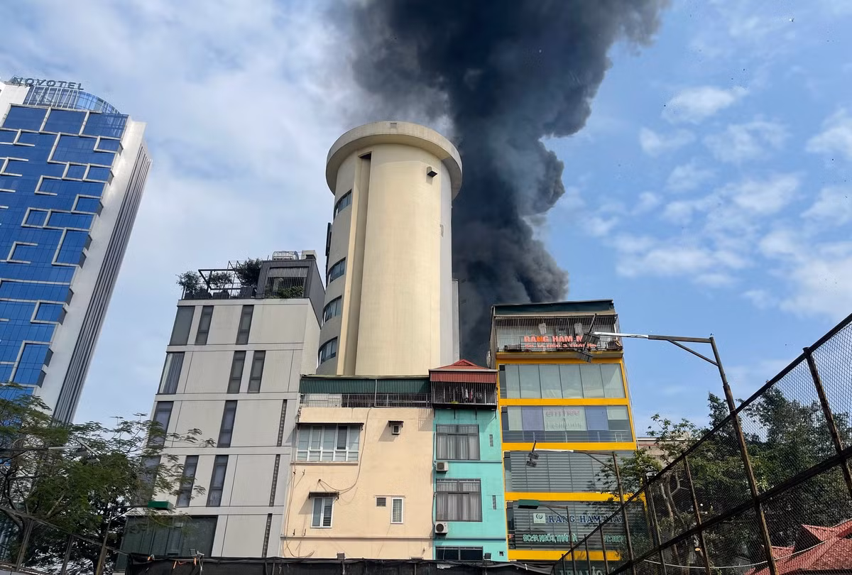 Ha Noi: Chay lon tai toa nha 18 tang o Thai Ha-Hinh-2