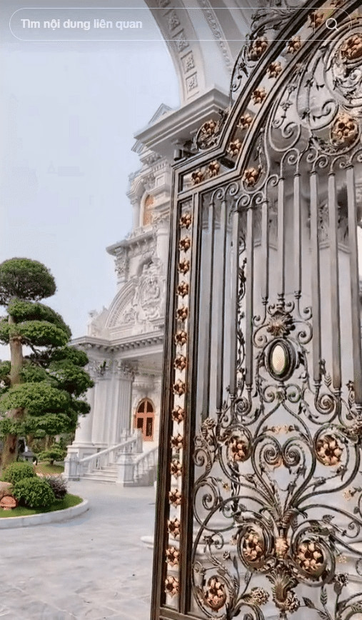 Được biết, tòa lâu đài của một đại gia ở Hải Dương, trị giá lên đến 400 tỷ. Ảnh: @nghiensonnha