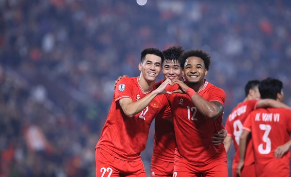 Bao nhiêu đại gia hứa thưởng nếu ĐTVN vô địch Asean Cup 2024? Bao nhieu dai gia hua thuong neu DTVN vo dich Asean Cup 2024?