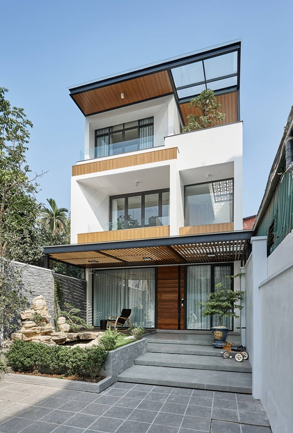 Mong muốn của gia chủ là ngôi nhà thoáng đãng, hướng mở, đủ ánh sáng tự nhiên, gần gũi, ấm áp và 3 thế hệ cùng sử dụng được. Ảnh: Wuyhoang