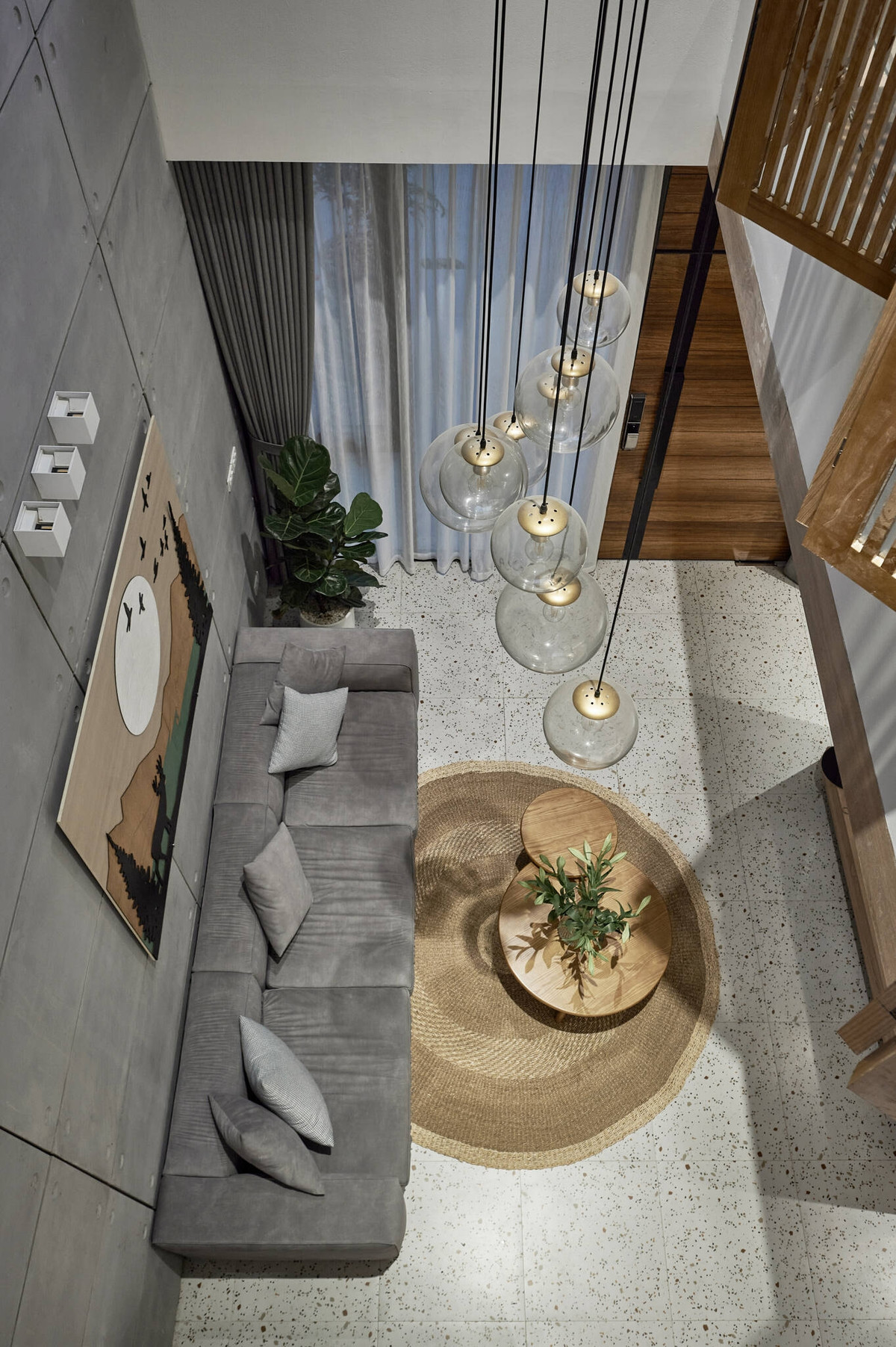 Buổi tối, căn nhà khoắc lên vẻ đẹp lung linh, sang trọng, đẹp "không vì vết". Ảnh: Wuyhoang