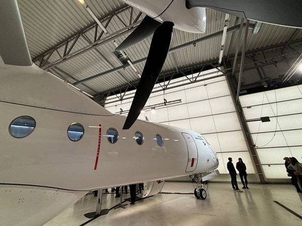 Pin dùng trên máy bay điện X1 được phát triển bởi BAE Systems. Nếu sử dụng máy phát turbin ở độ cao hành trình, máy bay có thể tăng tầm bay lên 400 km. Ảnh: Heartaerospace