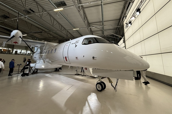 Heart X1 sử dụng động cơ chạy hoàn toàn bằng pin, loại bỏ khí thải CO2 trực tiếp. Ảnh: AeroTime