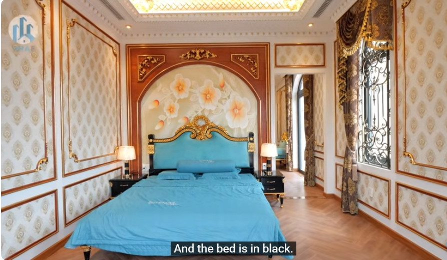 Tầng 2 gồm 3 phòng ngủ. Với diện tích rộng, mỗi phòng ngủ được phân chia thành nhiều không gian khác nhau như khu vực thư giãn, thay đồ...Ảnh chụp màn hình NhaF