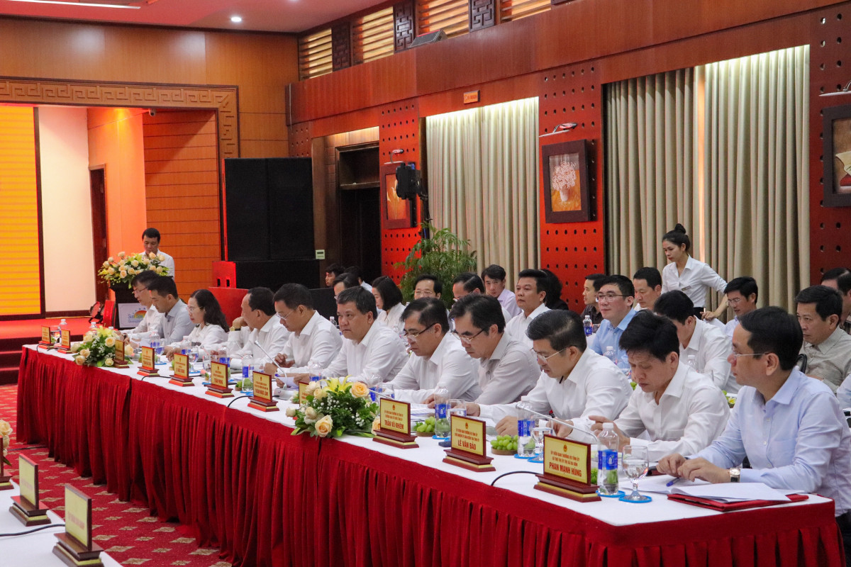 Quang Binh va Cong ty CP Tap doan Mat Troi ky ket ban ghi nho hop tac