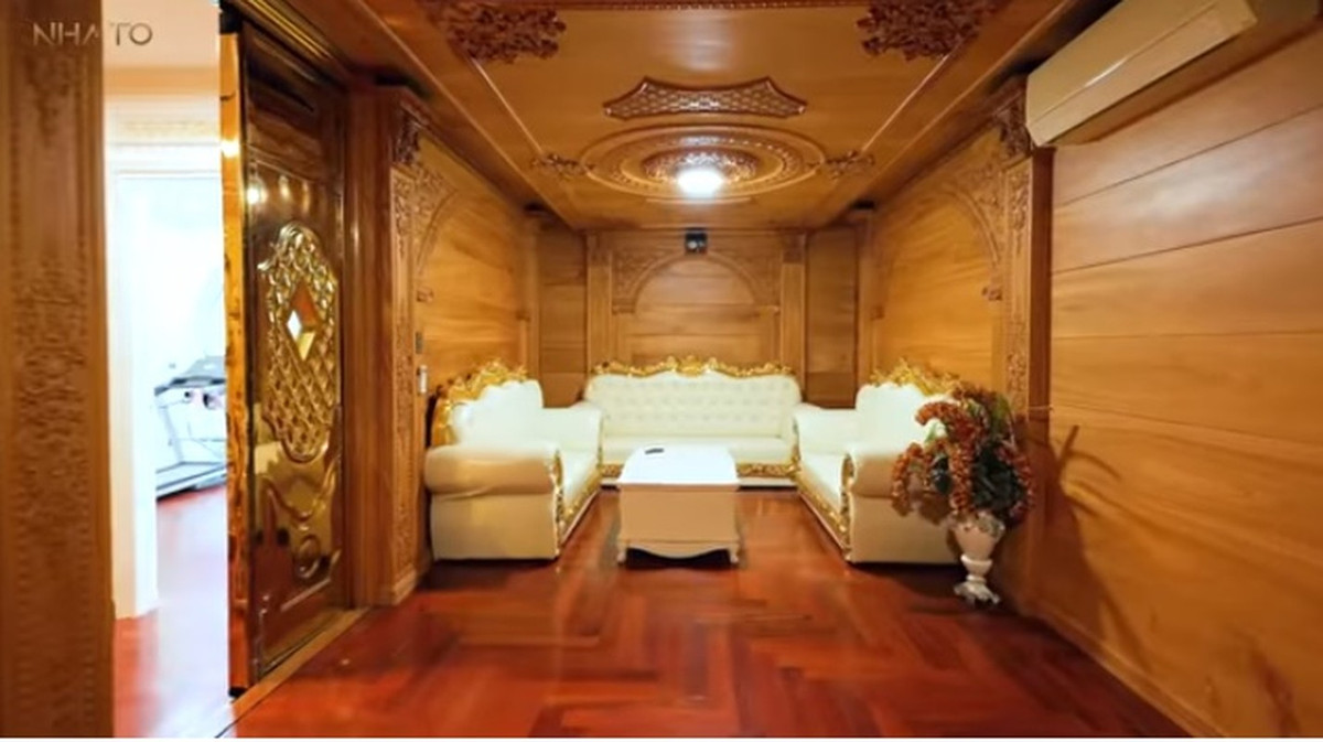 Ngoài 5 phòng ngủ, lâu đài còn có phòng karaoke ở tầng 3, phòng tập thể thao, khu vực tiếp đón khách tới chơi...Ảnh chụp màn hình NhaTo