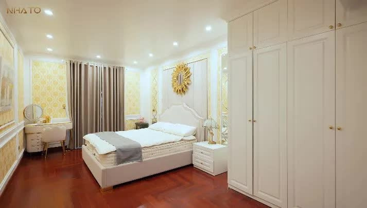 Phòng ngủ master trên tầng 2 sử dụng gam màu trắng chủ đạo, khoảng hơn nửa tỷ, chưa tính các nội thất khác như giường, tủ. Ảnh chụp màn hình NhaTo