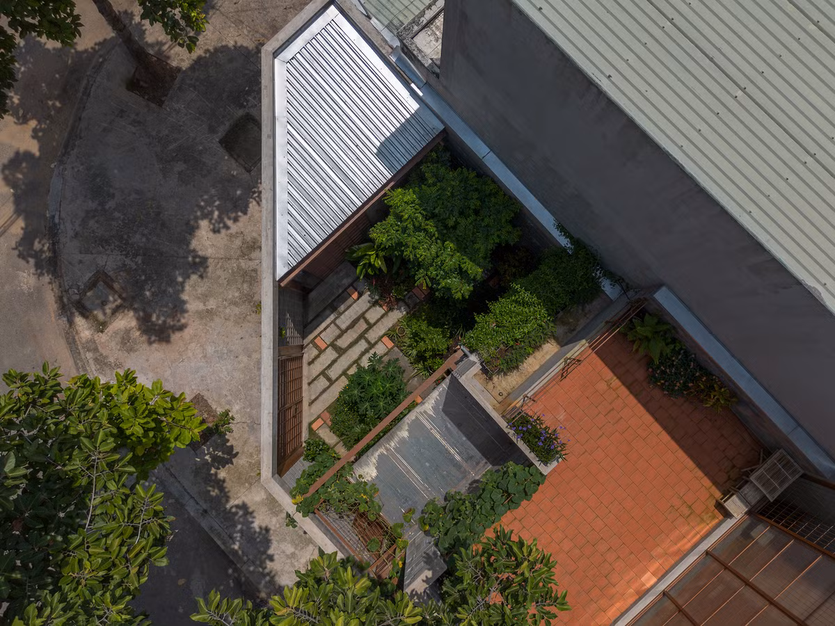 Ngoài đáp ứng nhu cầu thiết yếu của gia chủ, dự án còn hướng đến mục tiêu thúc đẩy lối sống sinh thái, chậm rãi cho gia đình. Ảnh: Tad.atelier