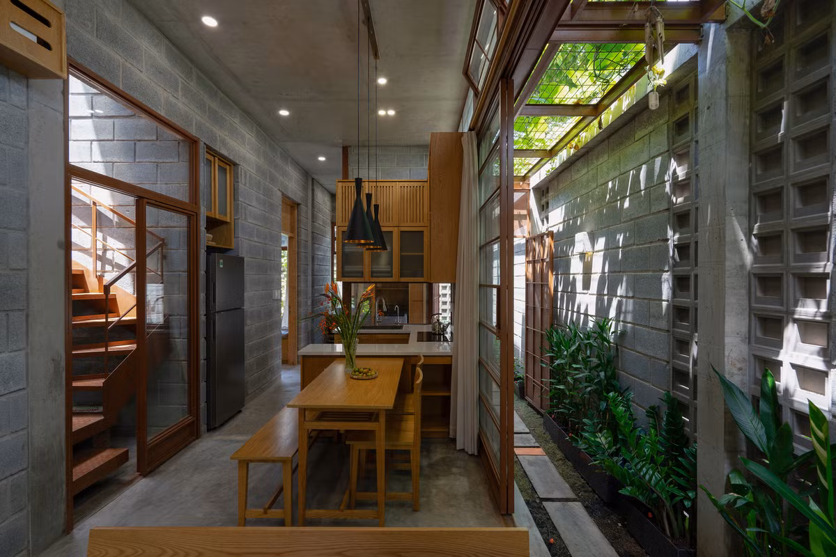 Các khu vực sinh hoạt được thiết kế đầy đủ và thích ứng, thúc đẩy sự cân bằng giữa vật chất và tinh thần trong khi vẫn duy trì mối quan hệ hài hòa với môi trường xung quanh. Ảnh: Tad.atelier