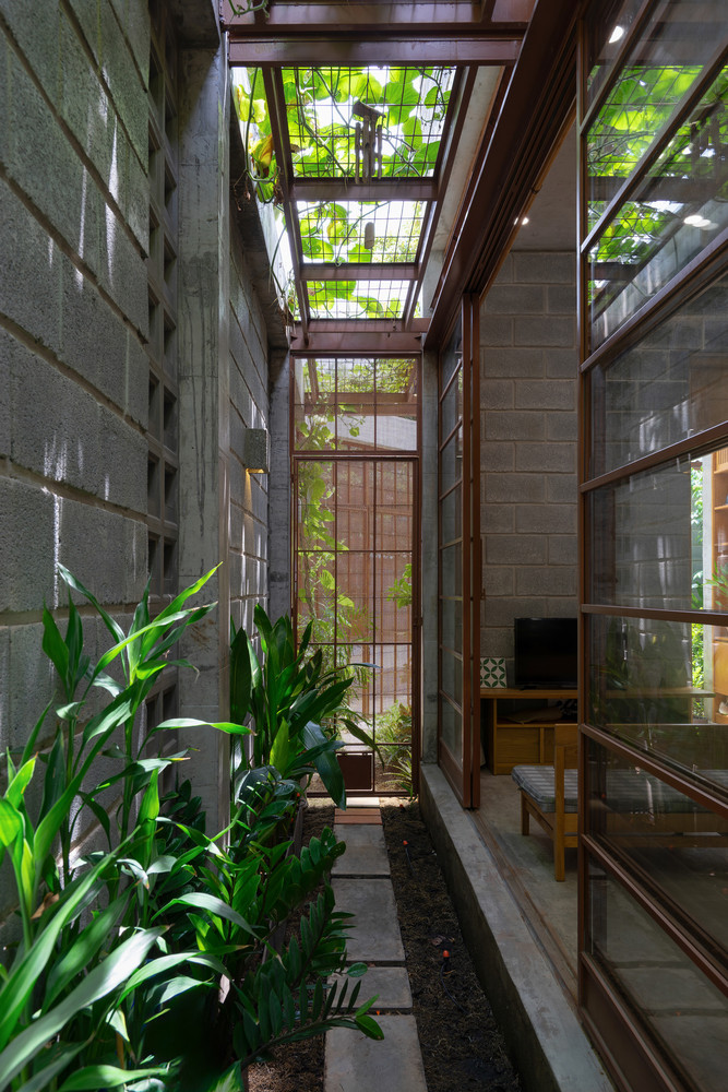 Thứ ba là cấu trúc vừa đủ. Ngôi nhà được xây dựng với thiết kế đơn giản, tối ưu chi phí và giảm thiểu vật liệu sử dụng. Ảnh: Tad.atelier