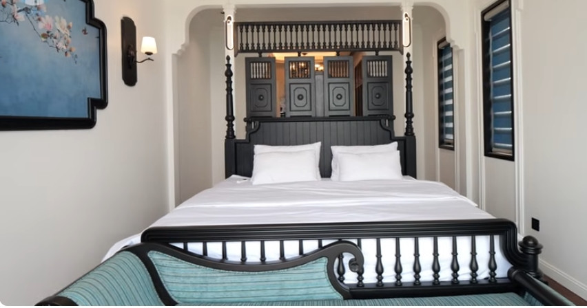 Giường ngủ kích thước lớn. Ảnh chụp màn hình NhaF