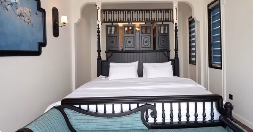 Giường ngủ kích thước lớn. Ảnh chụp màn hình NhaF