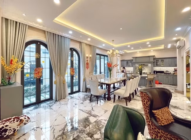 Phòng bếp cực sang chảnh do chính bà xã Đăng Khôi lên ý tưởng và trực tiếp giám sát thi công. Ảnh: FBNV