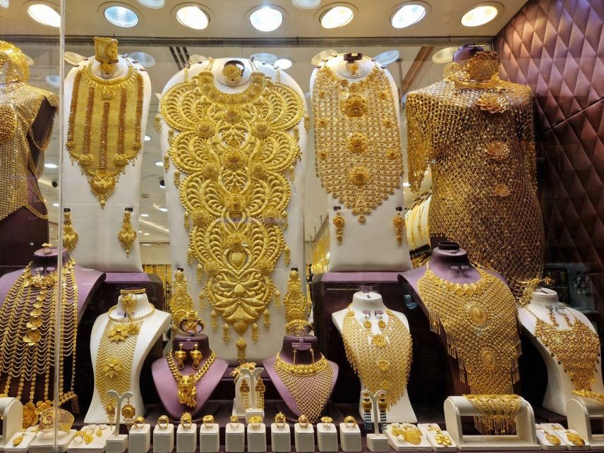 Đó là chợ vàng Dubai Gold Souk, được thành lập từ đầu những năm 1900, tồn tại trước khi các Tiểu vương quốc Ả Rập Thống nhất chính thức trở thành một quốc gia. Ảnh: Travelrepublic